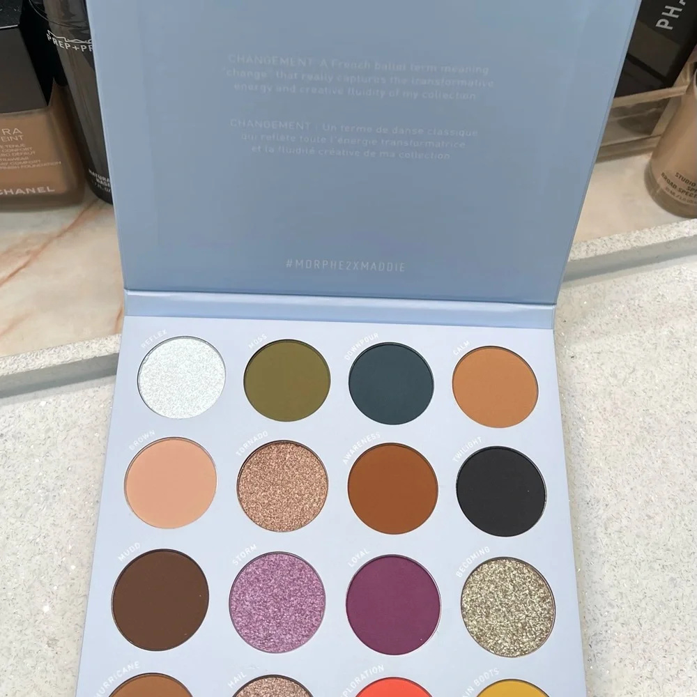 VAULTED ~ Morphe2 x Maddie Ziegler ~ ‘CHANGEMENT’ Eyeshadow Artistry Palette NIB